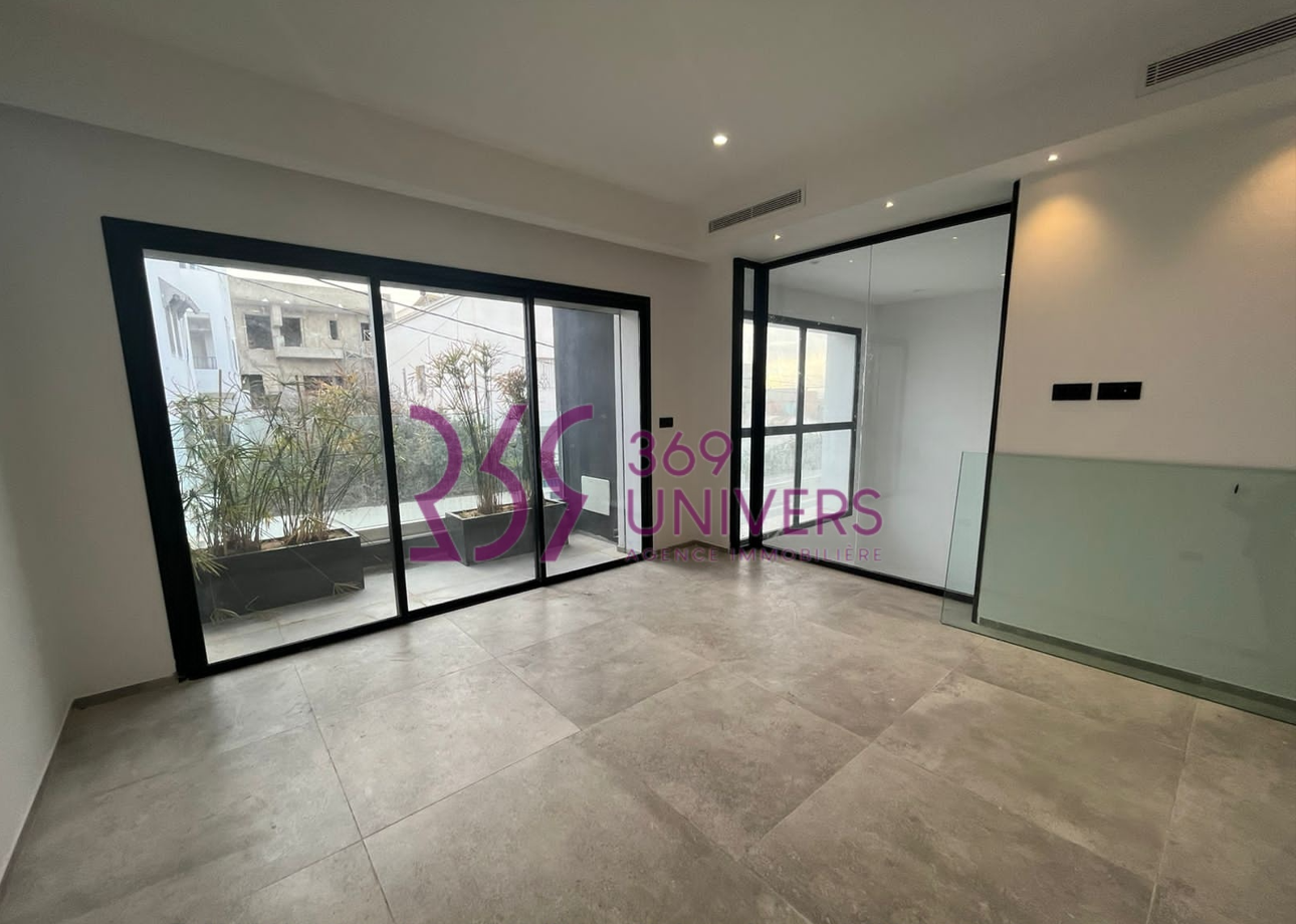 Villa s4 avec piscine a gammarth ref rh003
