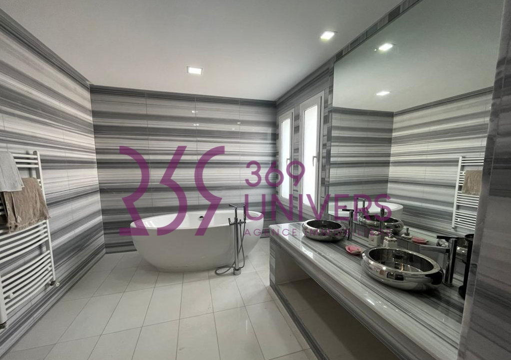 Villa s5 avec piscine a la marsa ref rh009