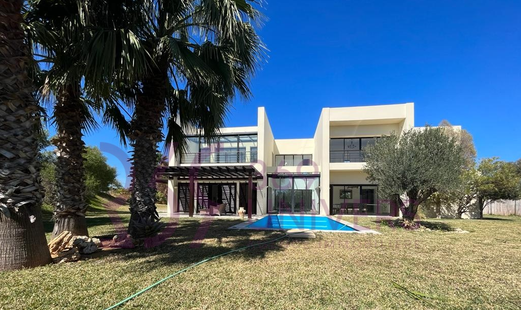 Villa s4 avec piscine a gammarth ref rh014