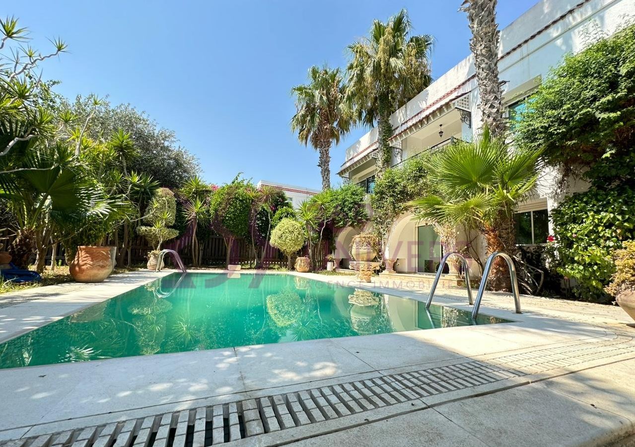 Villa avec piscine à la soukra rh045