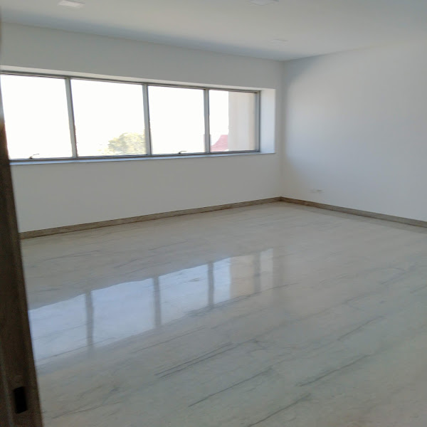 Joli bureau 120m2 au lac 3