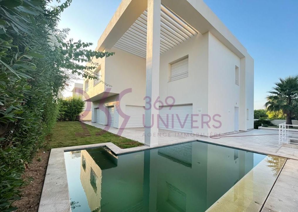 Villa avec piscine a gammarth ref rh049