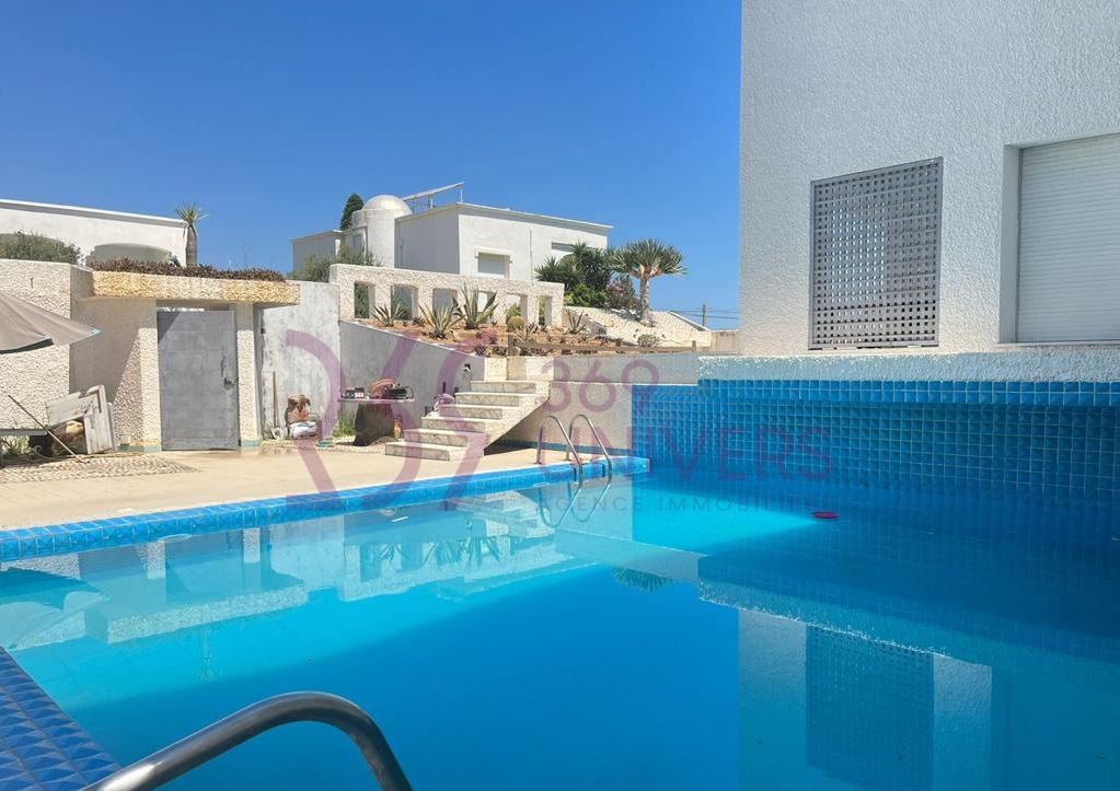 Villa avec piscine à la marsa ref rh54