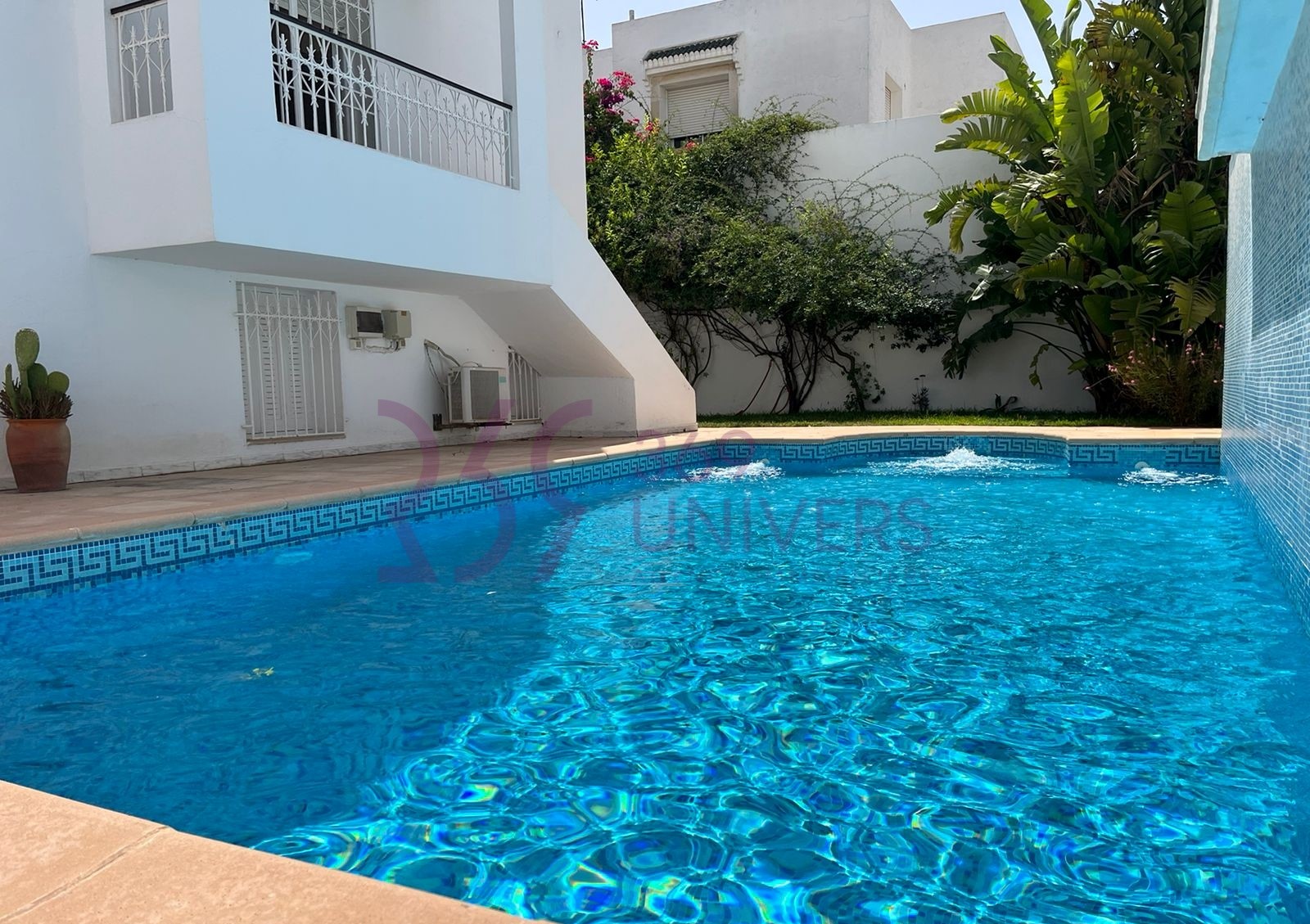 Villa avec piscine à la marsa ref rh060