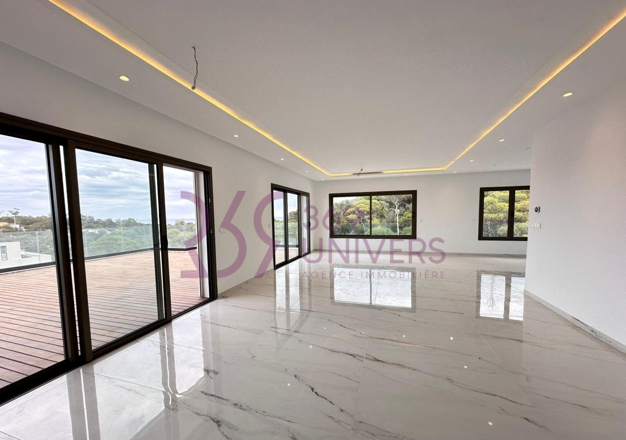 Penthouse avec vue dégagée à gammarth ref ra045