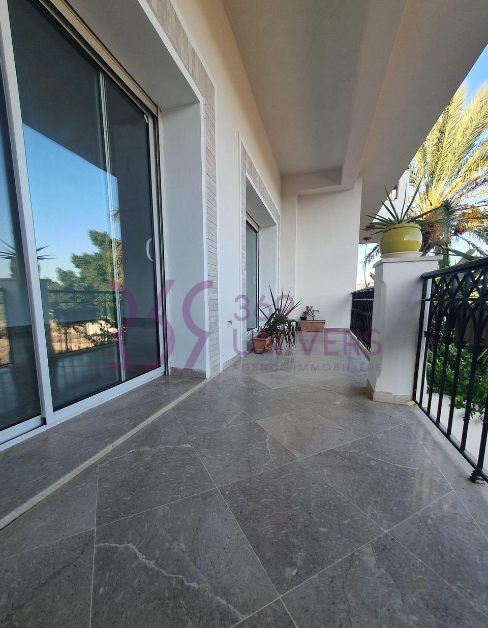 Appartement avec terrasse à la marsa ref ra044