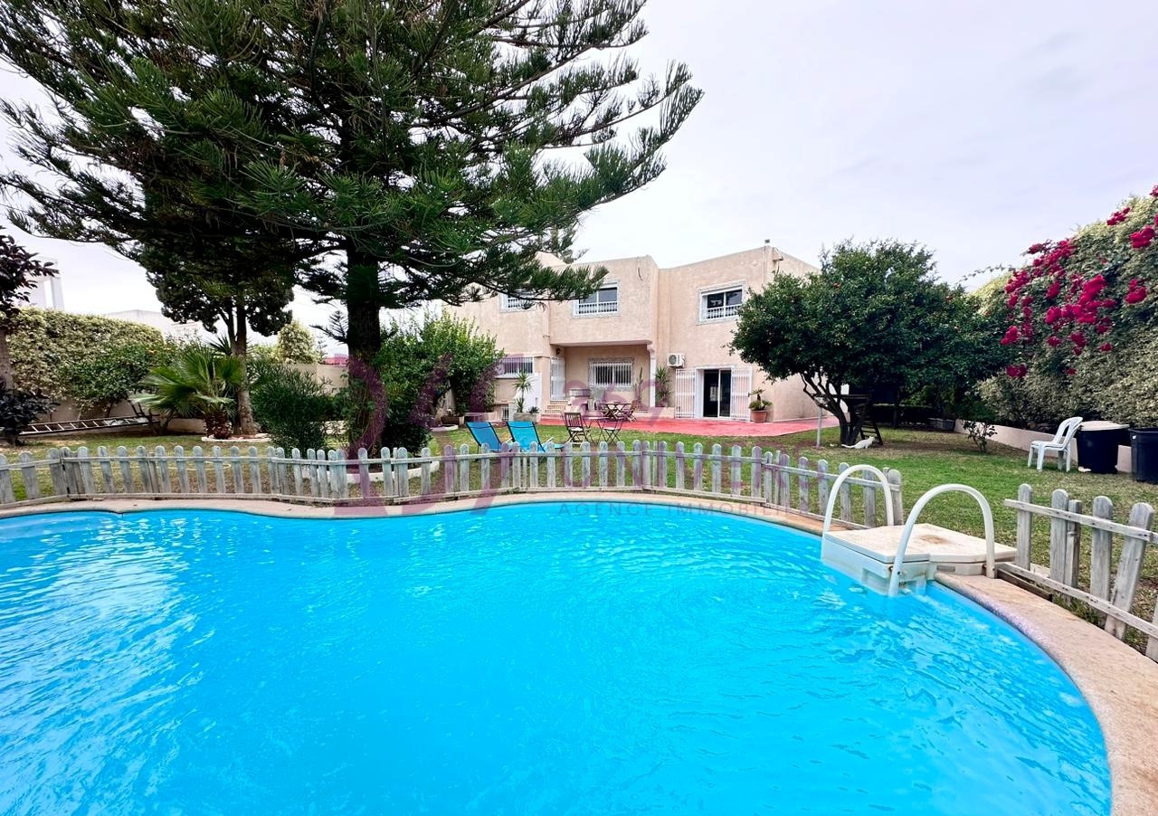 Villa avec piscine à la marsa ref rh081