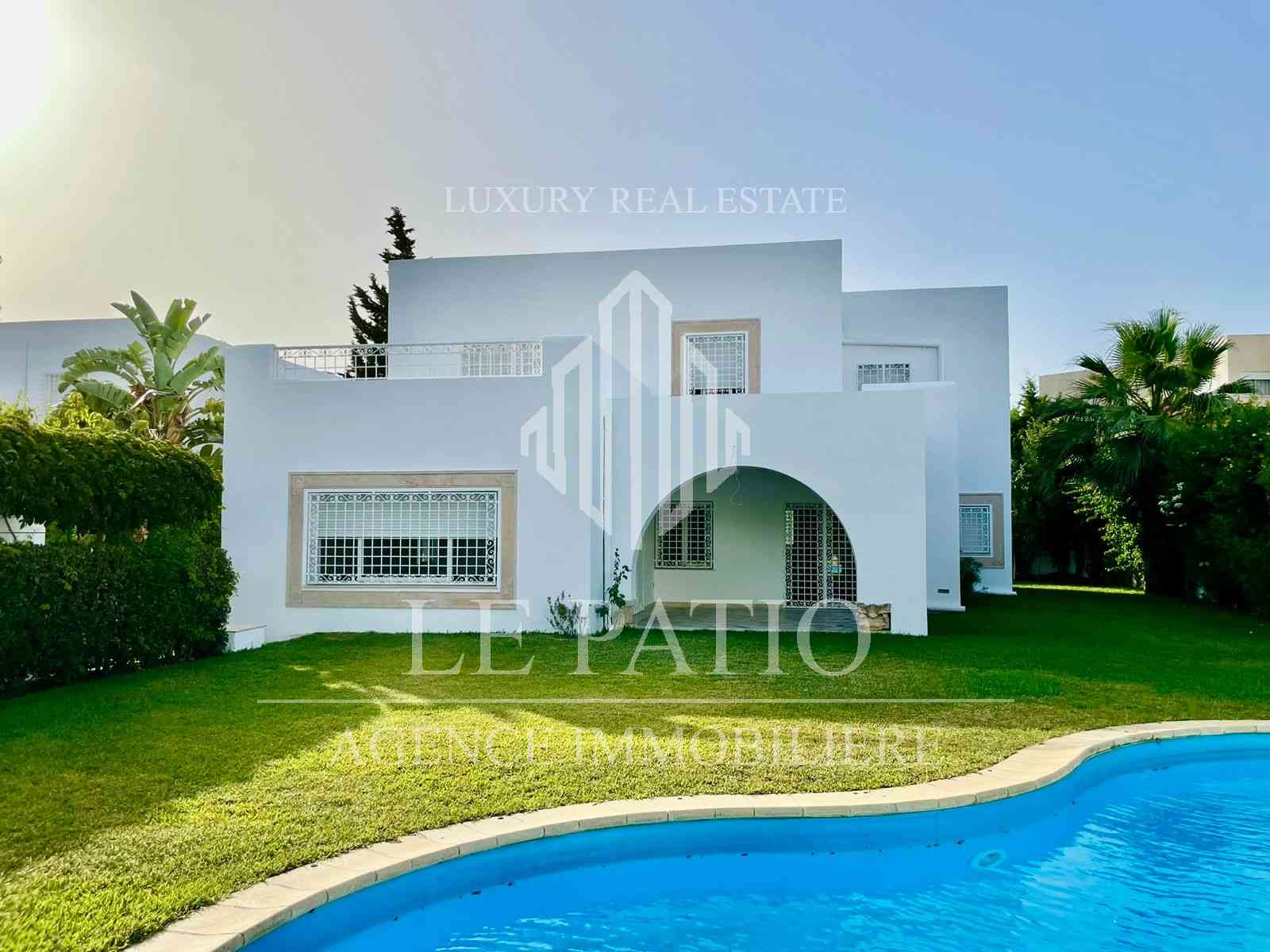 Villa a la marsa avec un grand jardin piscine