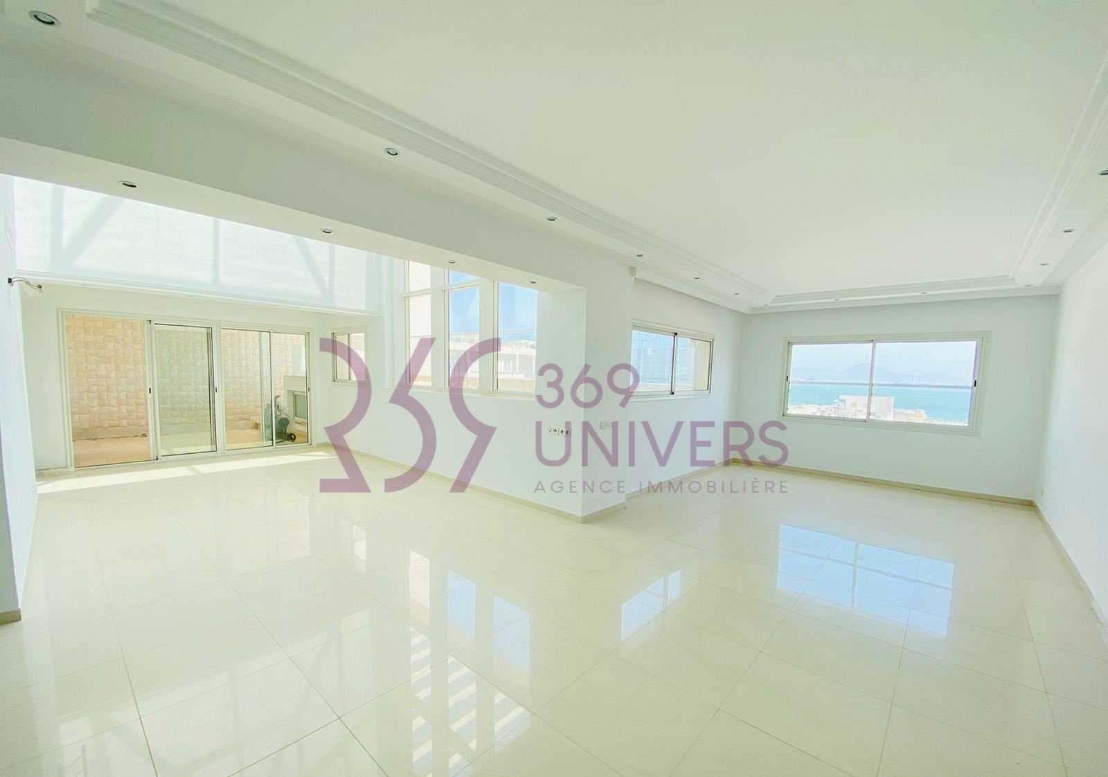 Penthouse avec piscine au lac 2 ref ra063