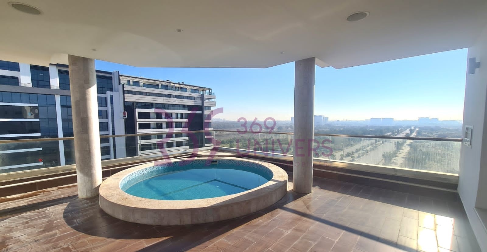 Penthouse avce piscine au lac 2 ref ra065