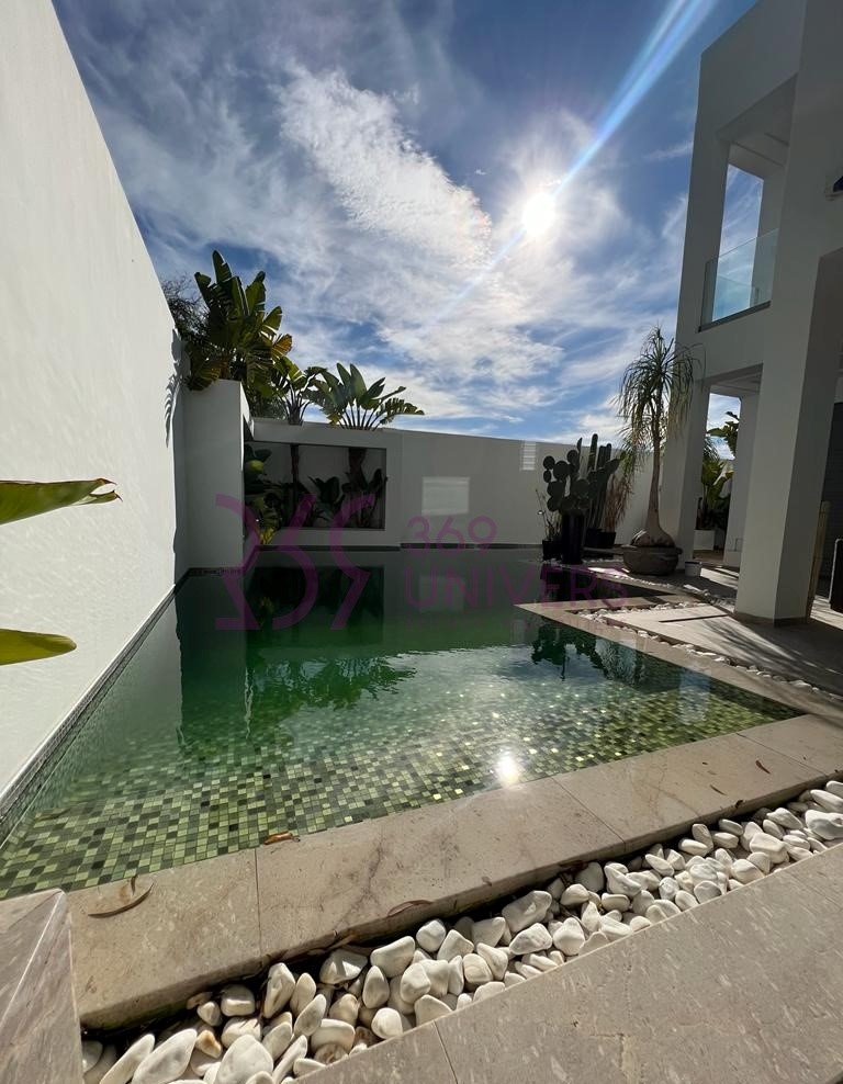 Villa meublée avec piscine à gammarth rh074