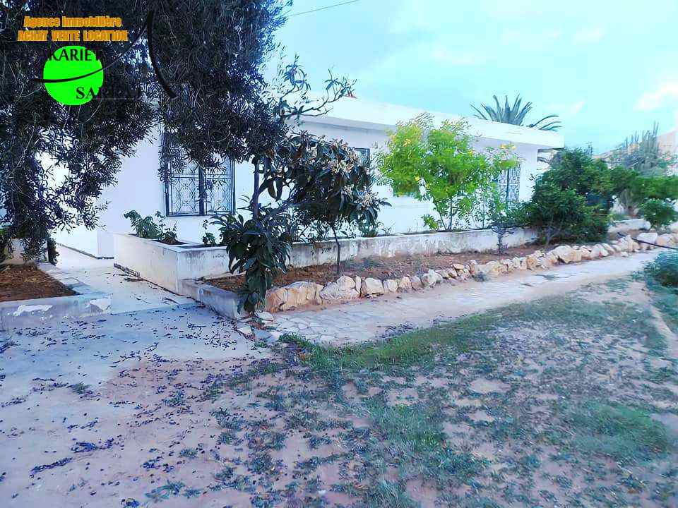 Villa 1000m prés salle des fêtes sghaier akouda