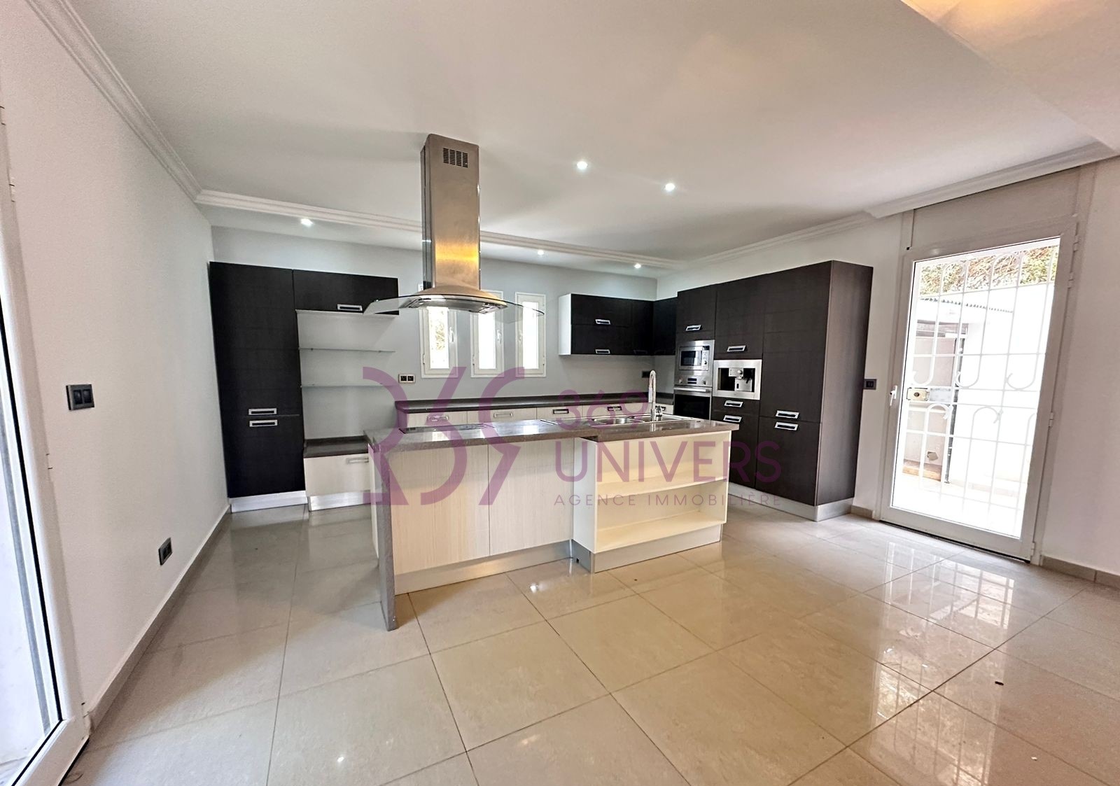 Villa avec jardin à la marsa ref rh092