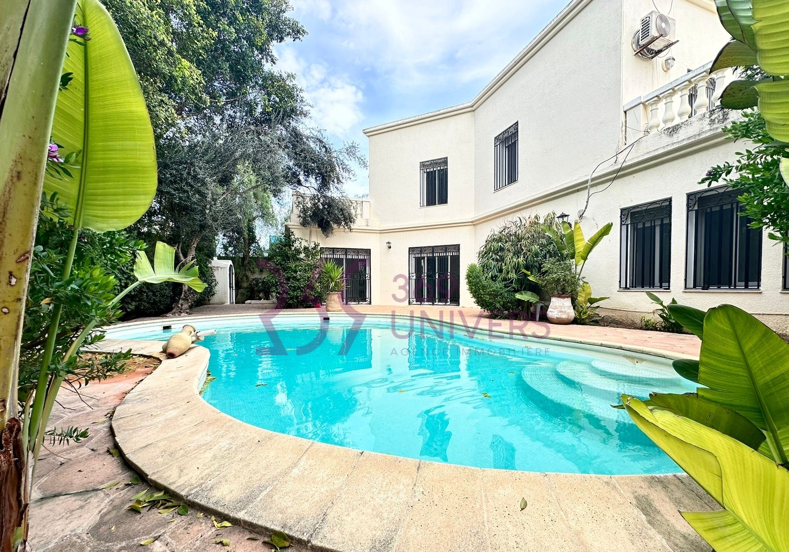 Villa avec piscine à la marsa ref rh091