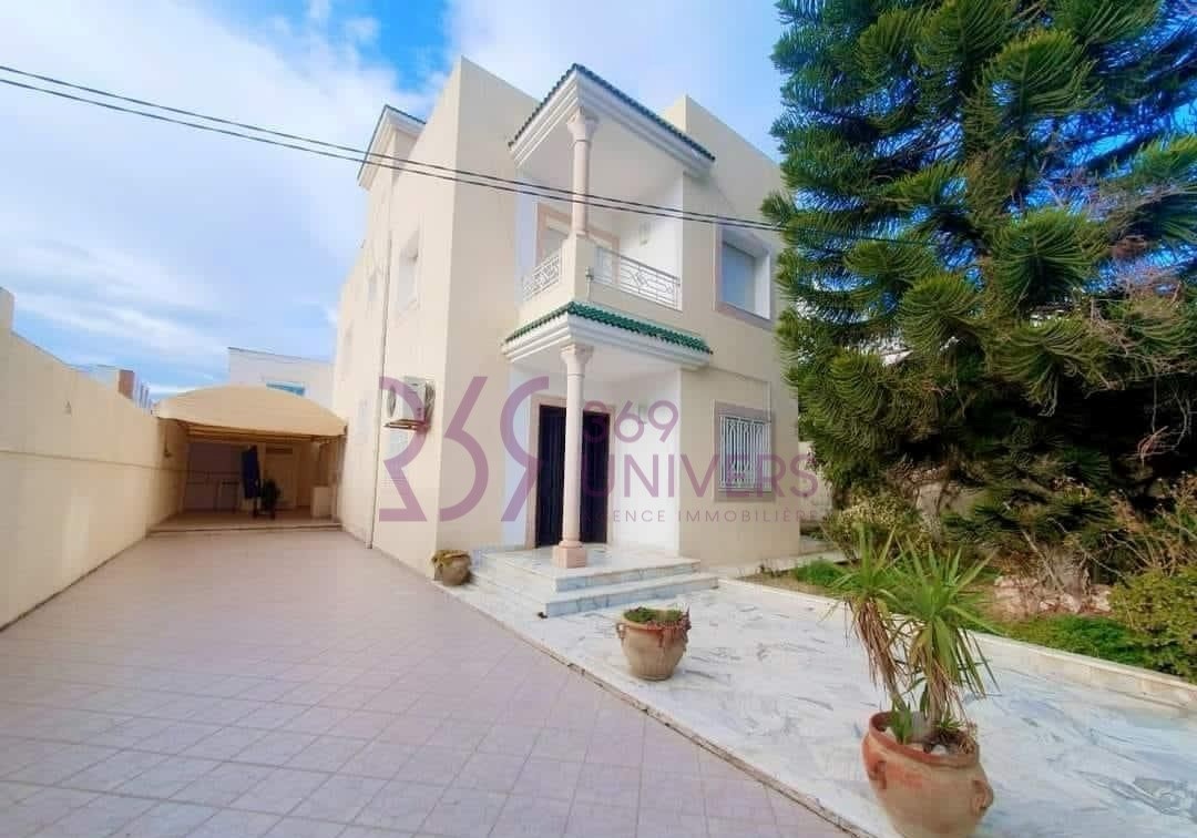 Duplex avec jardin à la marsa ref rd034