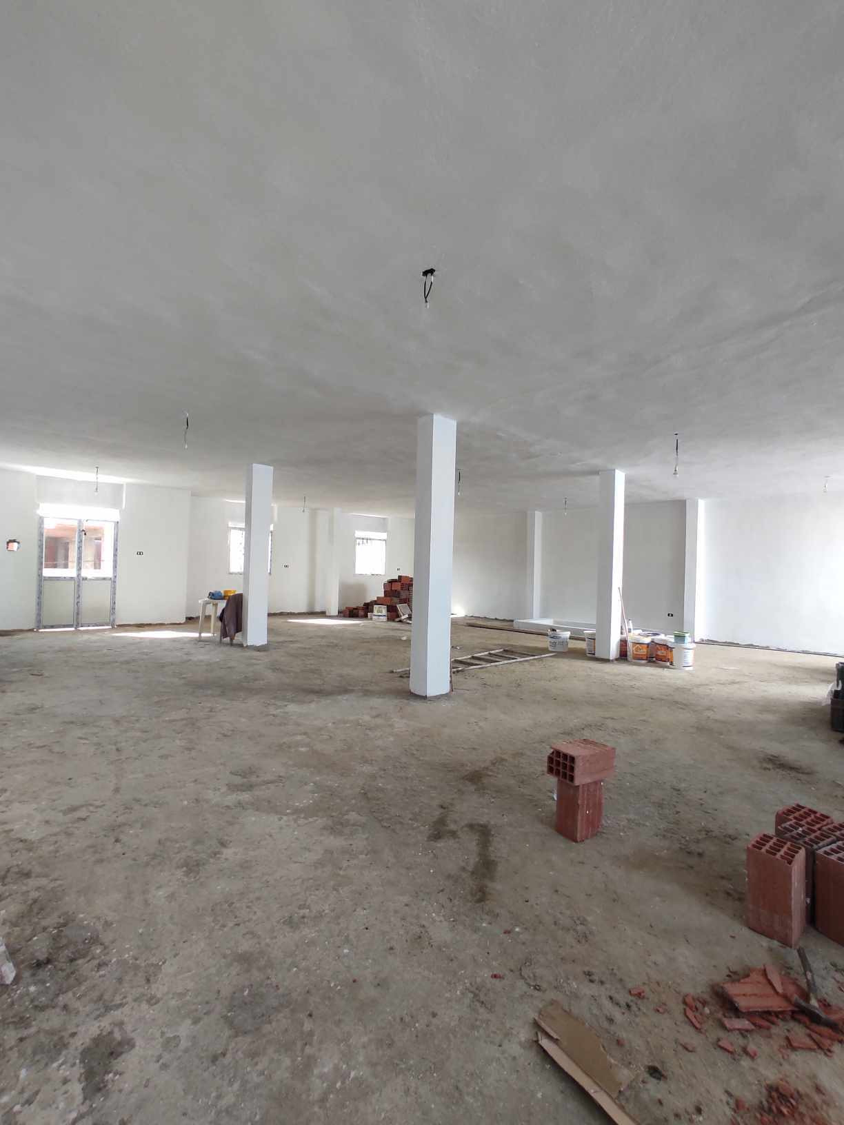 Espace couvert de 200 m au zone indus soliman