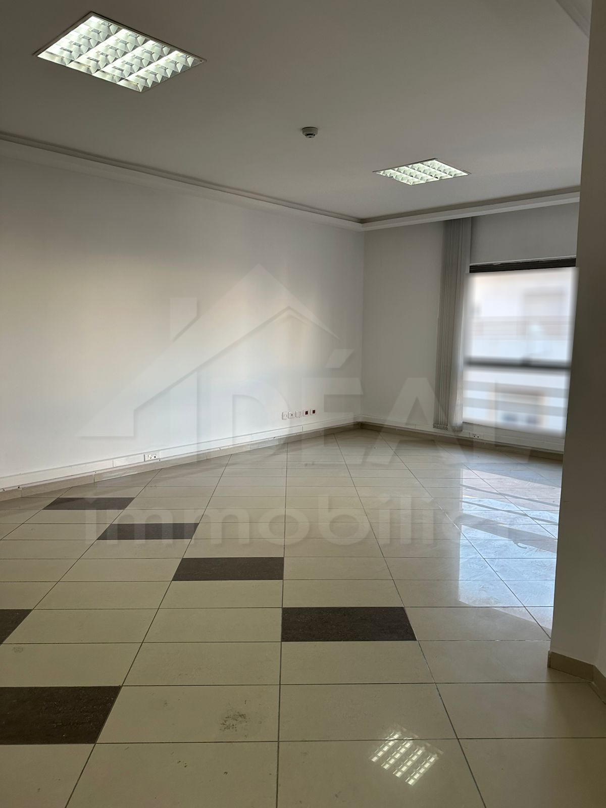 Al bureau 700m2 au lac1