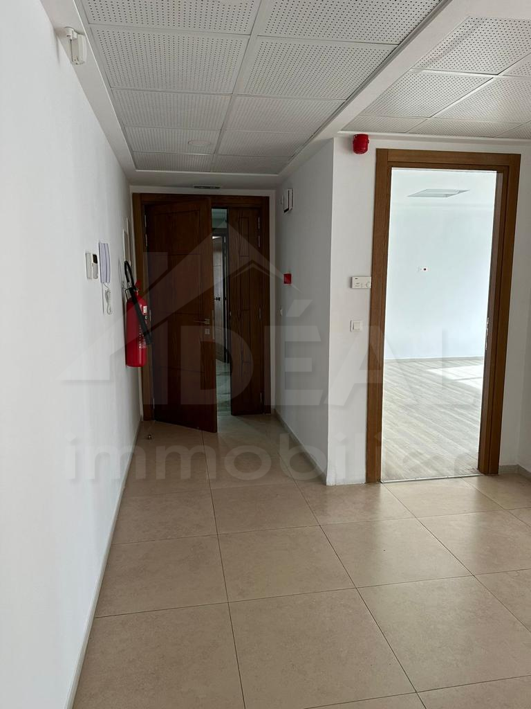 Al bureau 390m2 au lac1