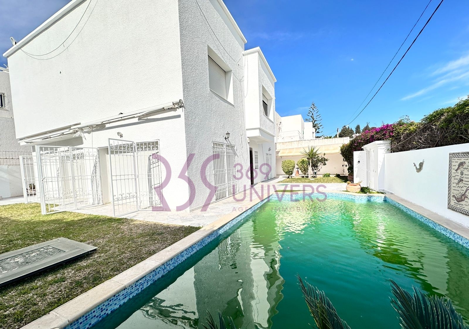 Villa avec piscine à gammarth ref rh099