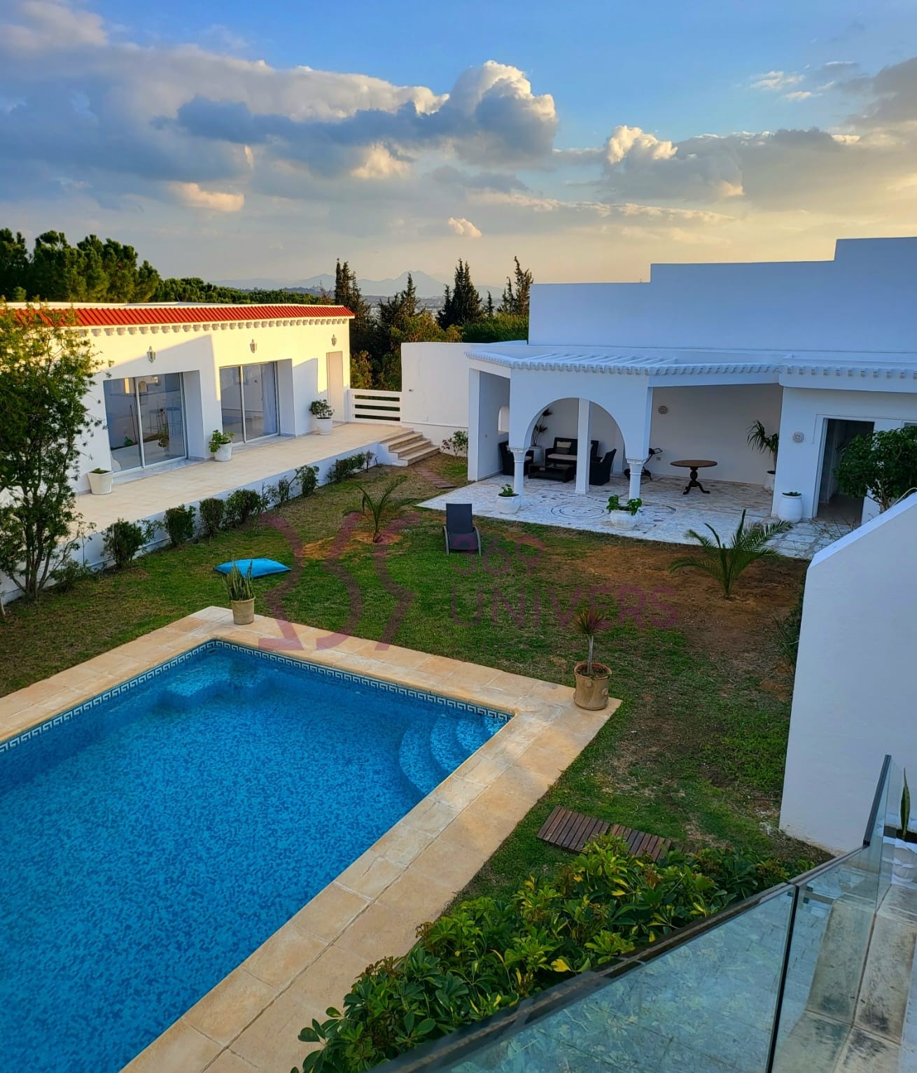 Villa meublée avec piscine à gammarth ref rh104