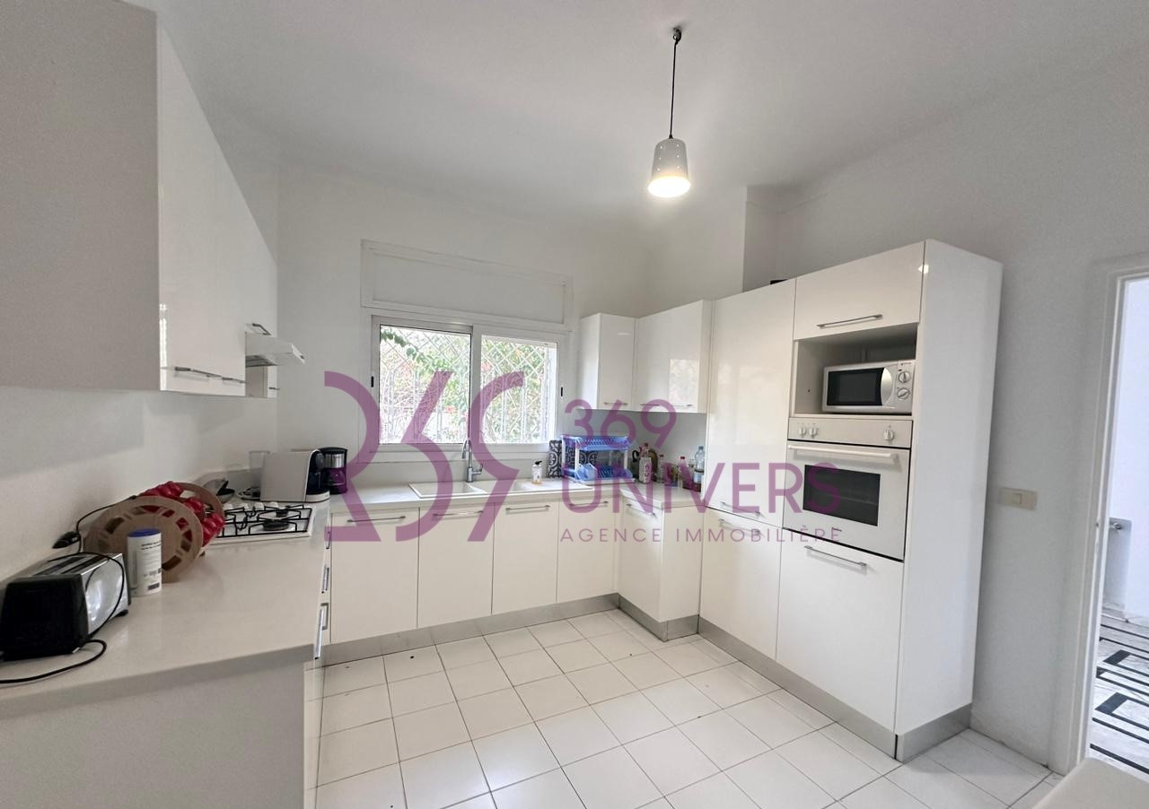 Villa avec piscine à gammarth ref rh113