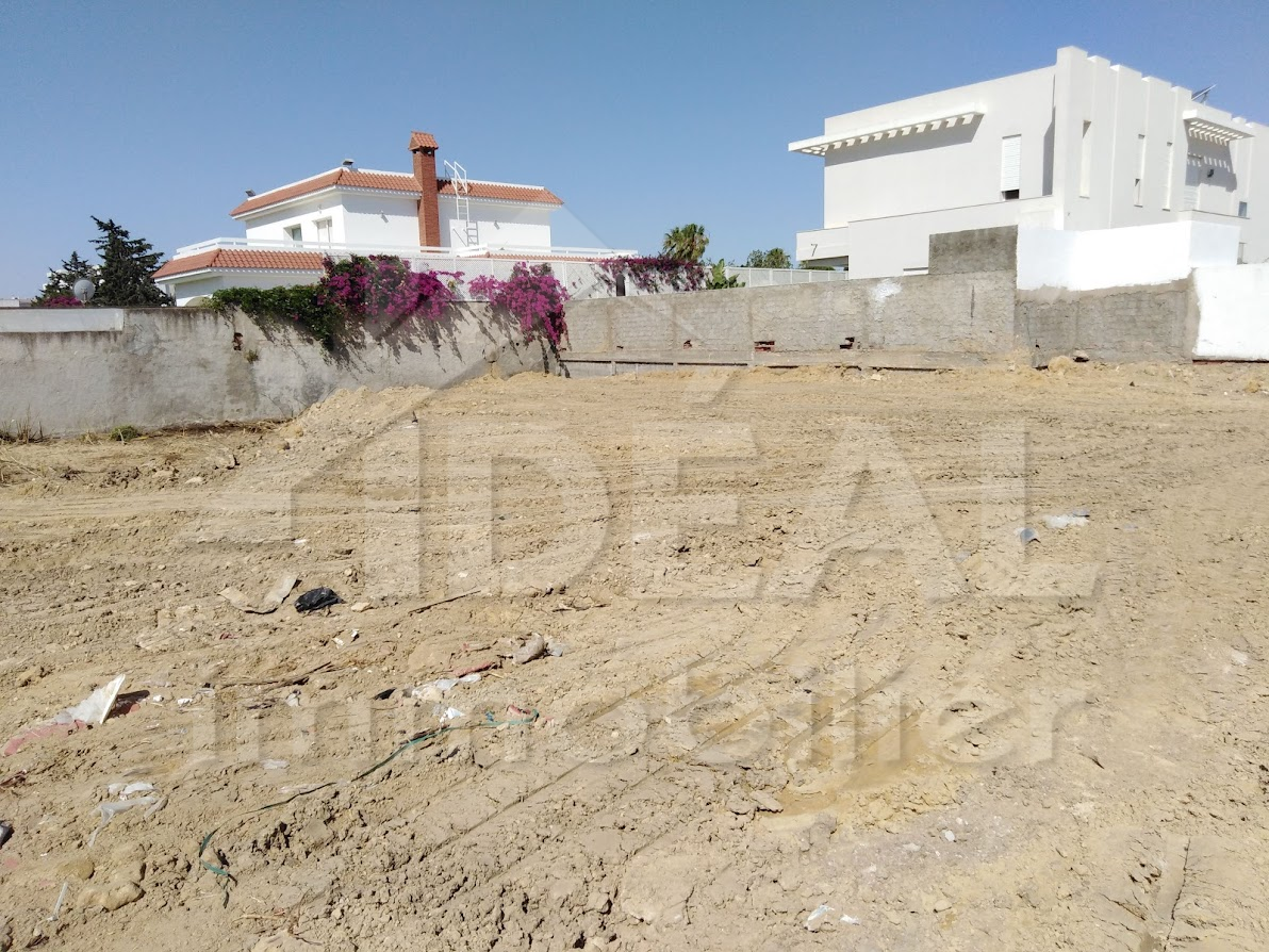 Terrain de 660m2 à la soukra