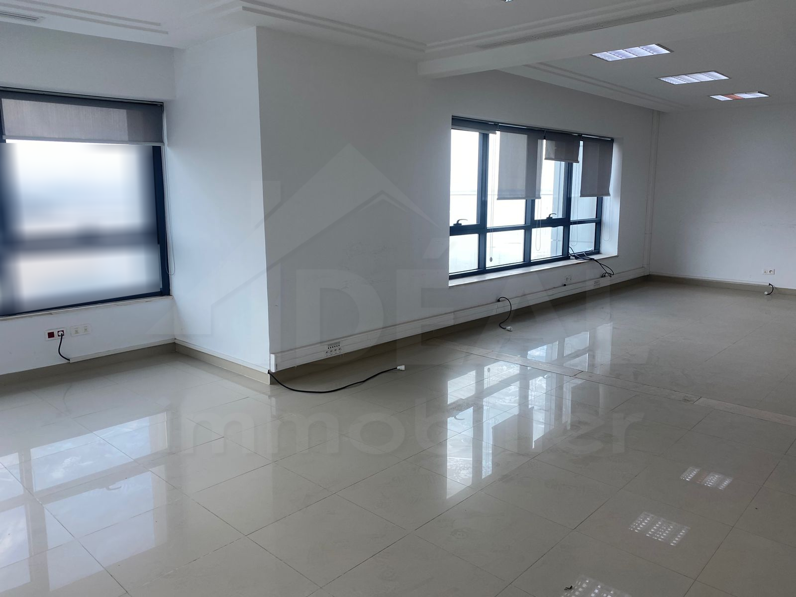 Al bureau 350m2 au lac1