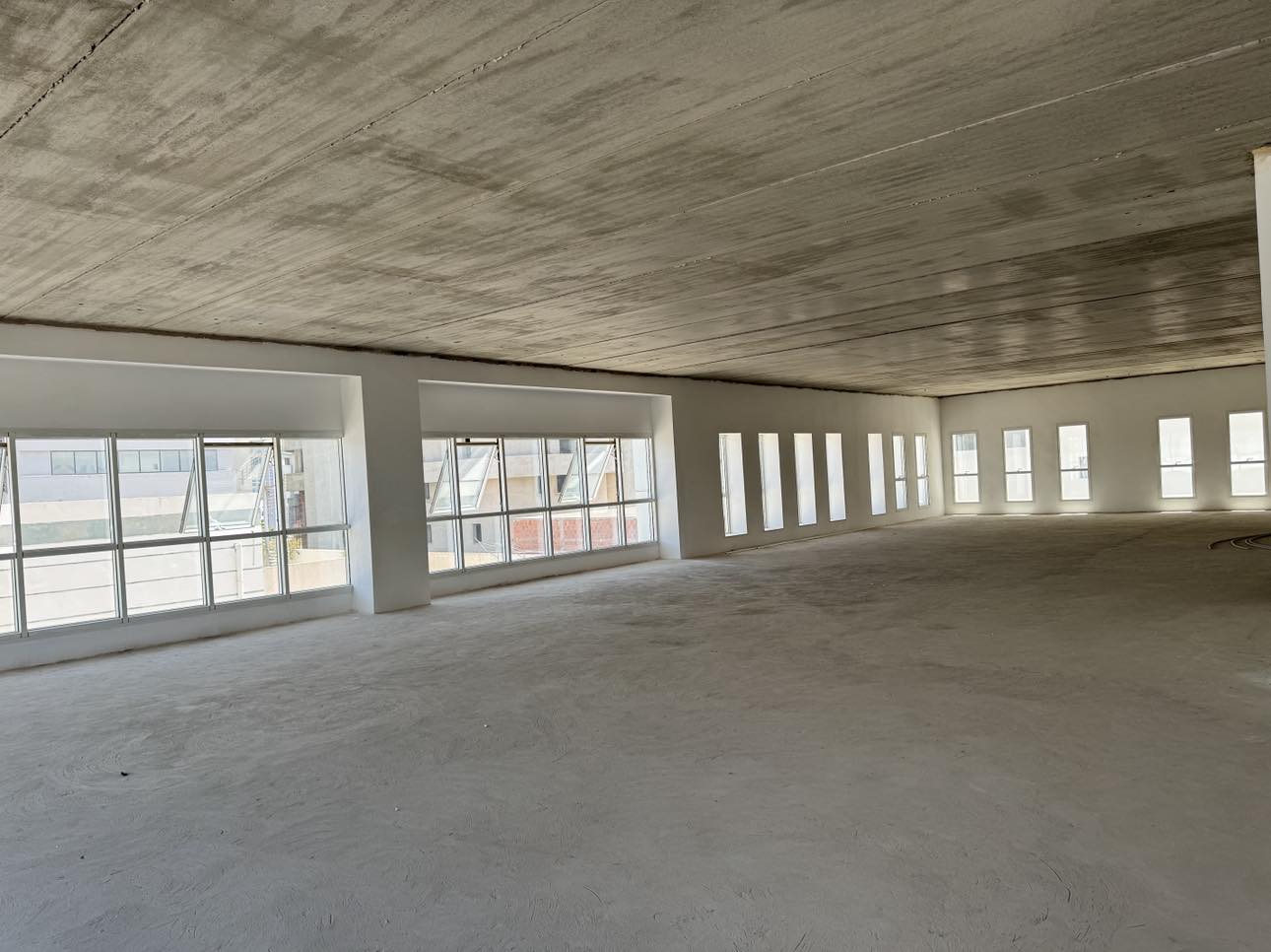 Très joli immeuble bureautique 2155 m2 au lac 3