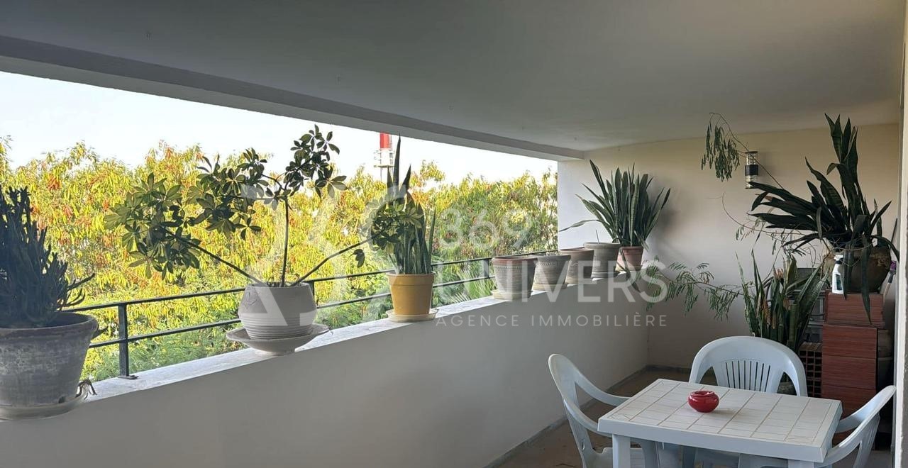 Appartement avec terrasse à la marsa ref ra090