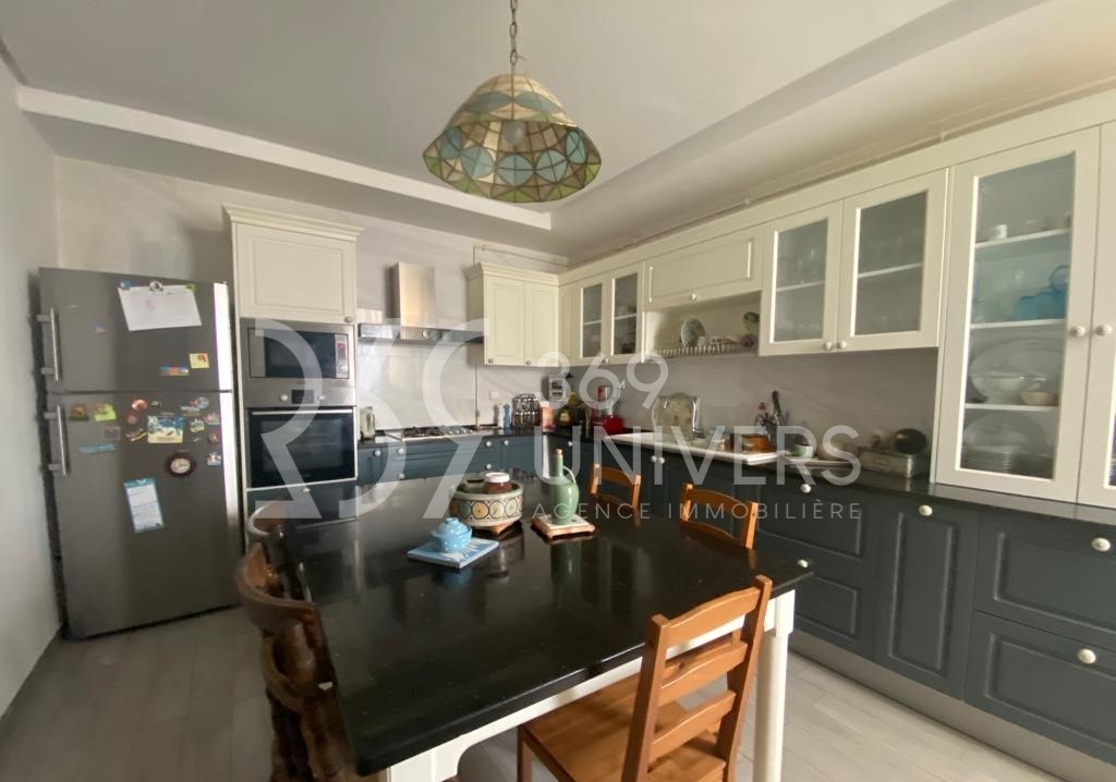 Appart meublé avec terrasse à la marsa ref ra089
