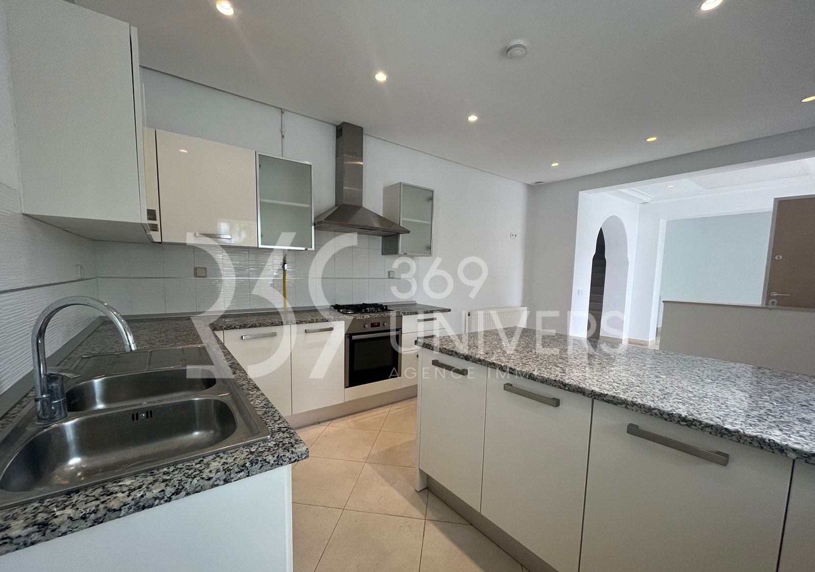 Duplex avec vue sur mer à gammarth ref rd043