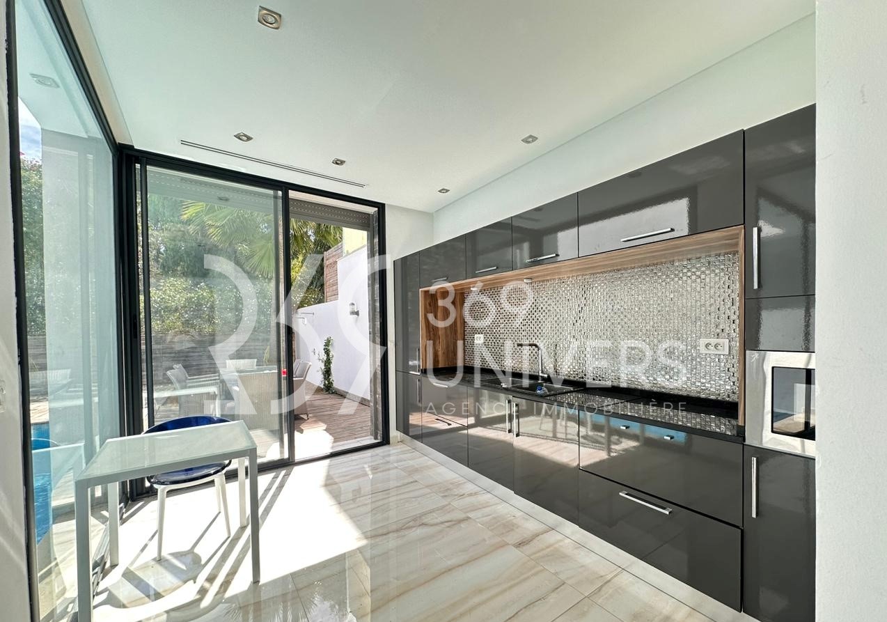 Villa avec vue dégagée à la marsa ref rh126