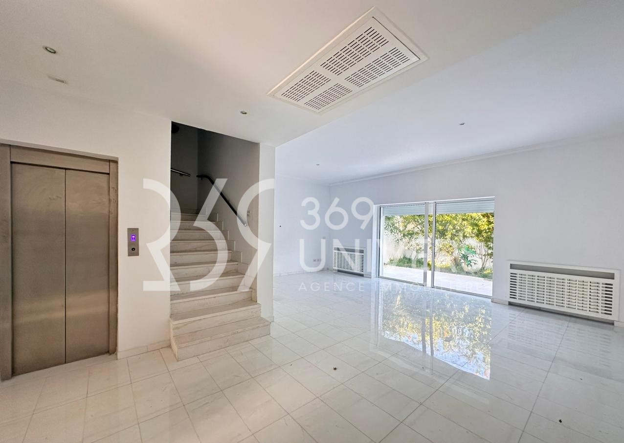 Triplex avec piscine à gammarth ref rd048