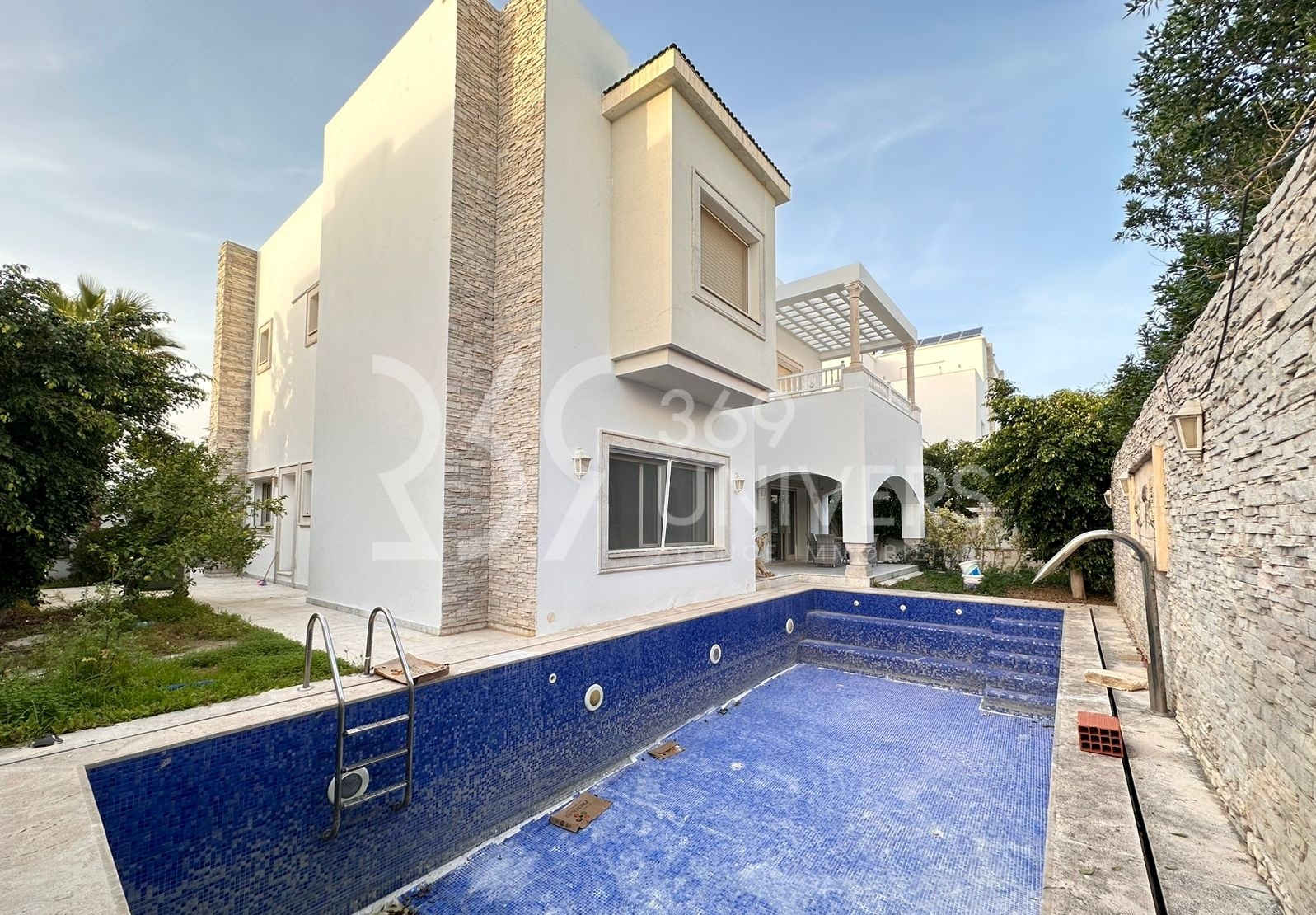 Villa avec piscine à gammarth ref rh135
