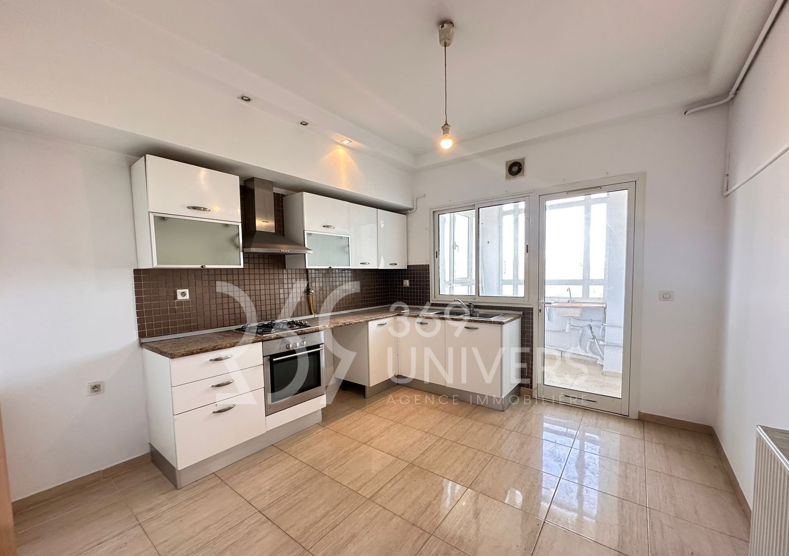Appartement avec balcon à sidi daoued ref ra103