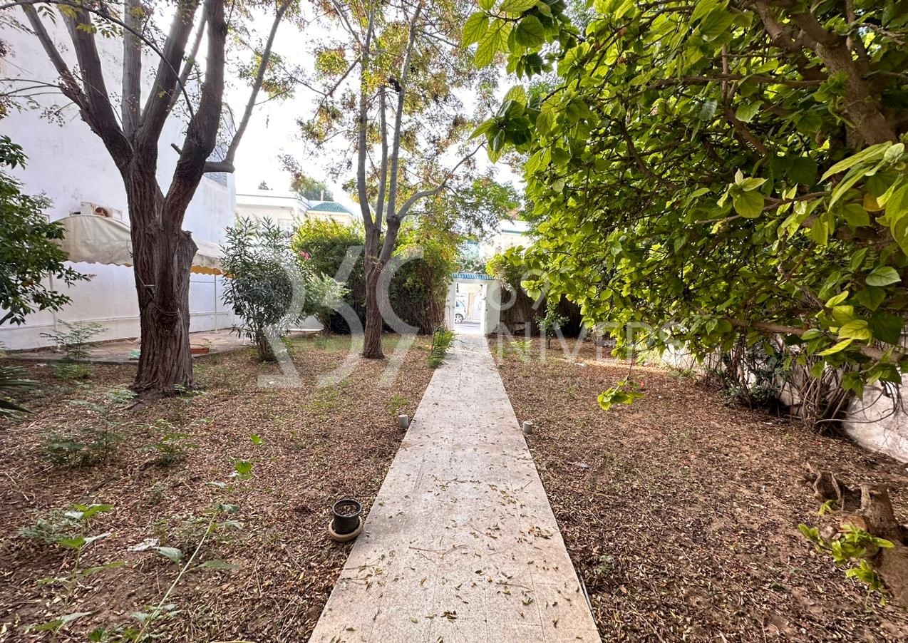 Rez de chaussée avec jardin à la marsa ref ra106