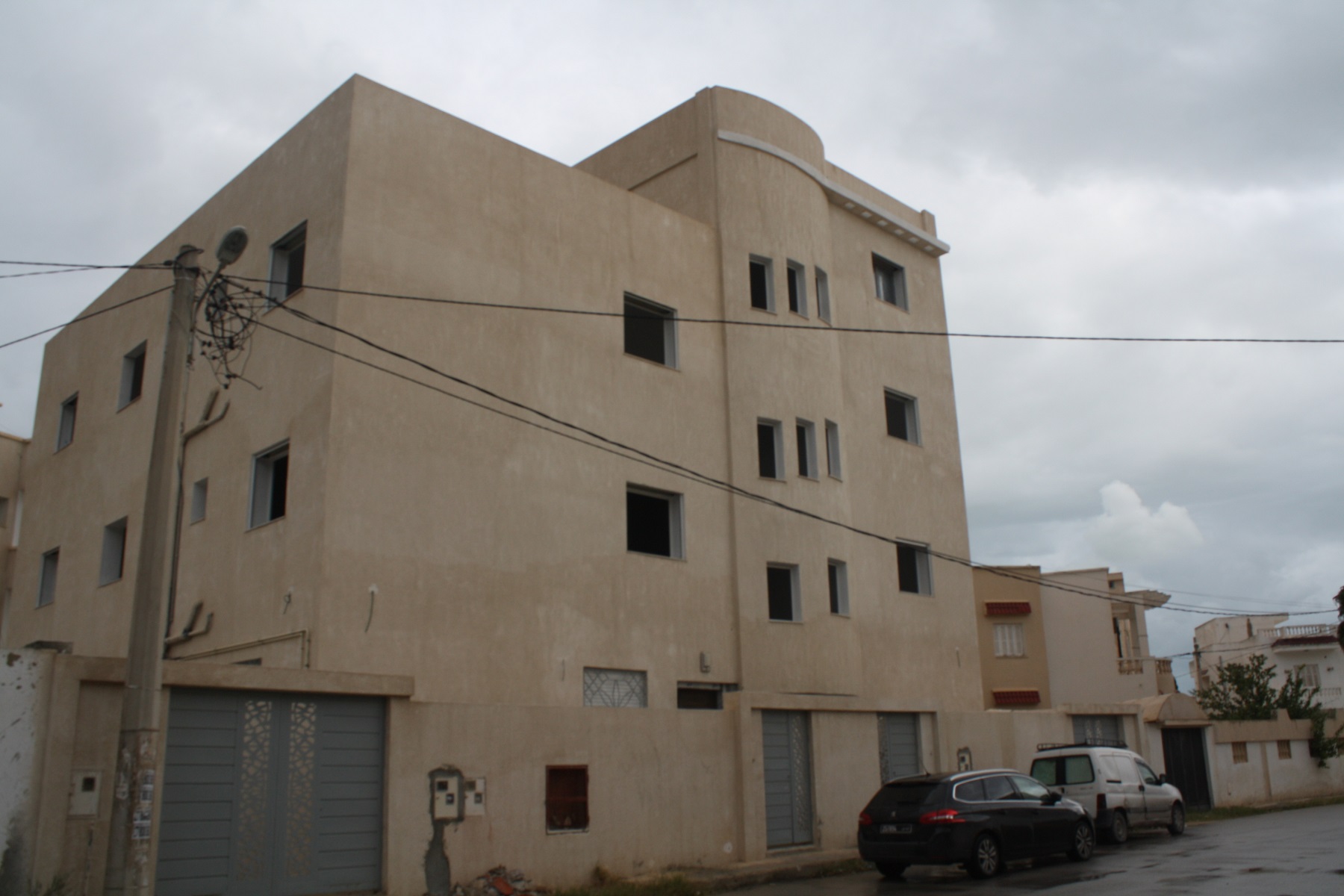 Ecole prive immeuble à deux étage 6 appartement