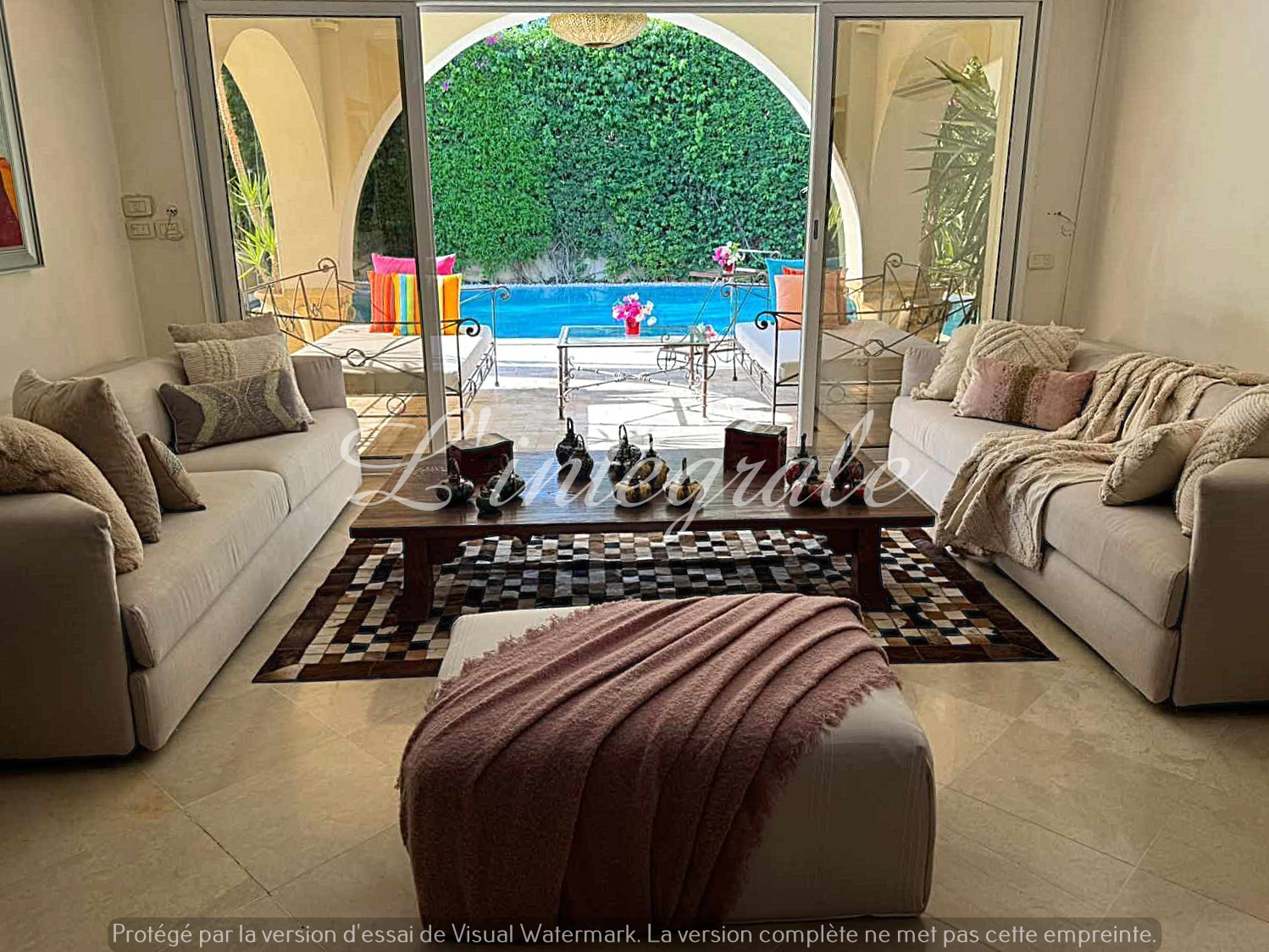 Superbe villa avec piscine vide ou meublé
