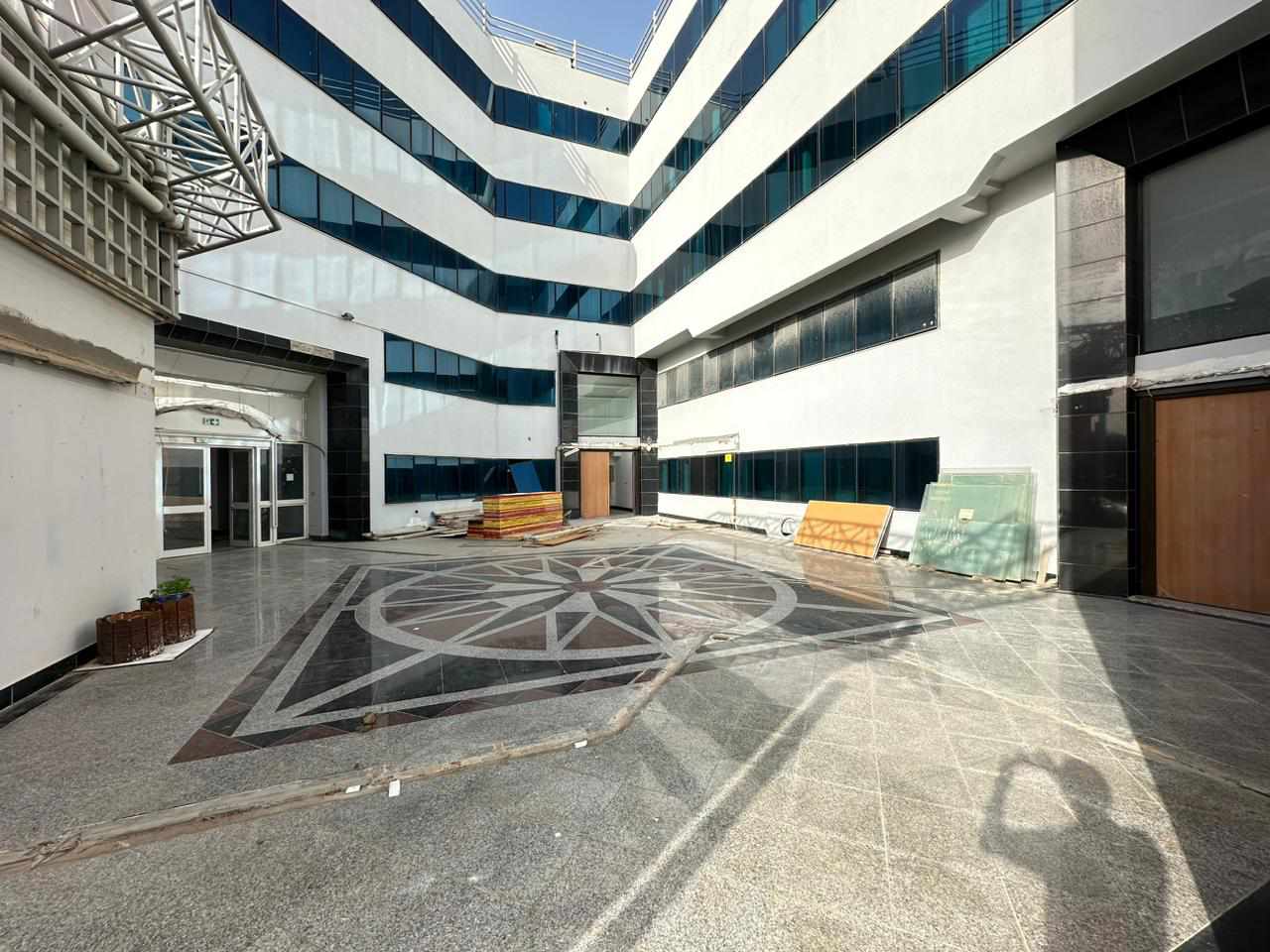 Immeuble 5400 m renové au lac 1