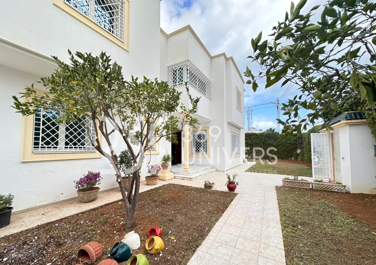 Villa avec jardin à la marsa ref rh137