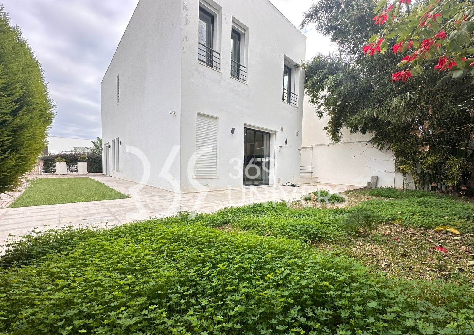 Duplex avec jardin à gammarth ref rd053