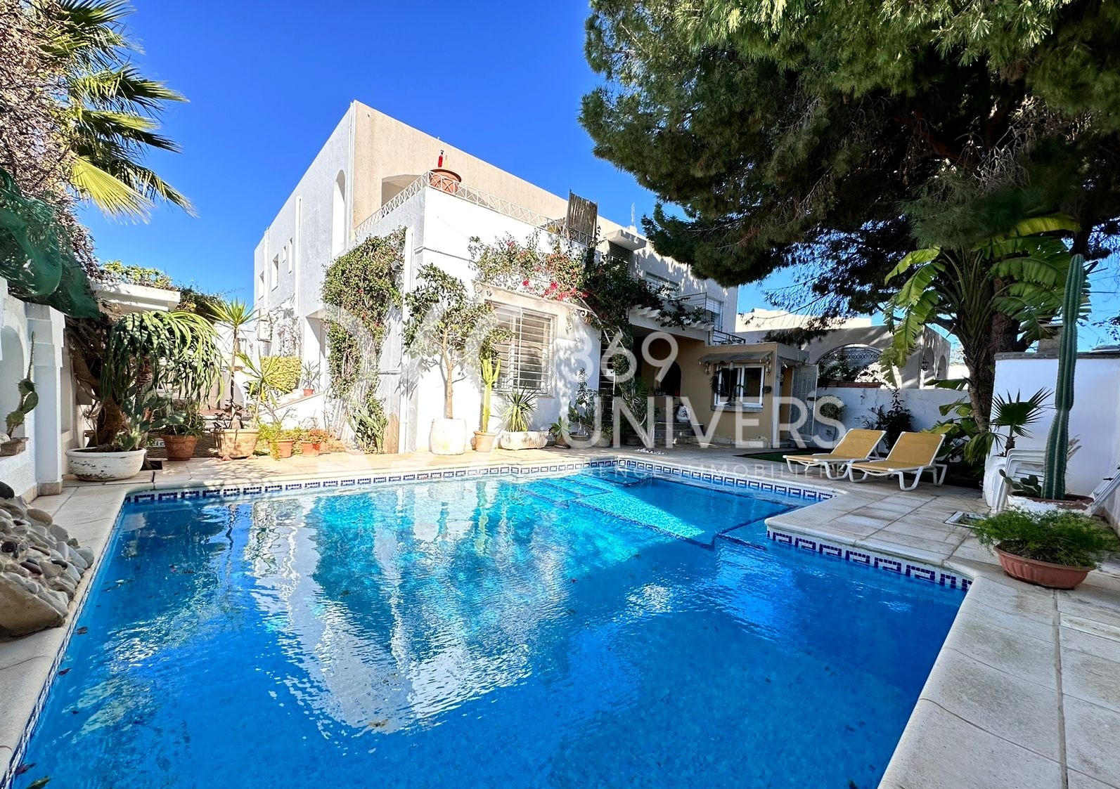Rez de chaussée avec piscine à la marsa ref ra067