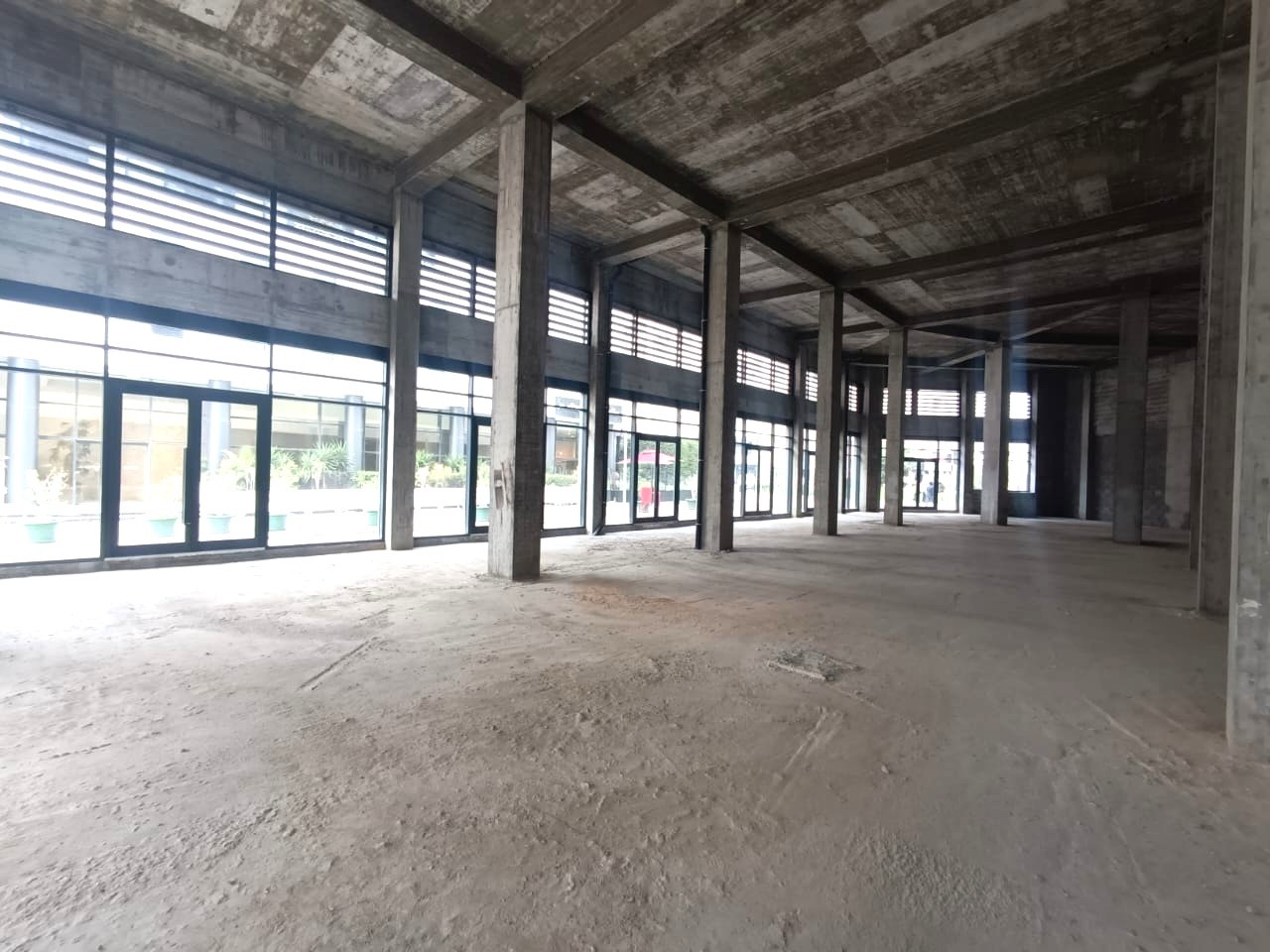 Un local commercial de 257m2 au lac 2