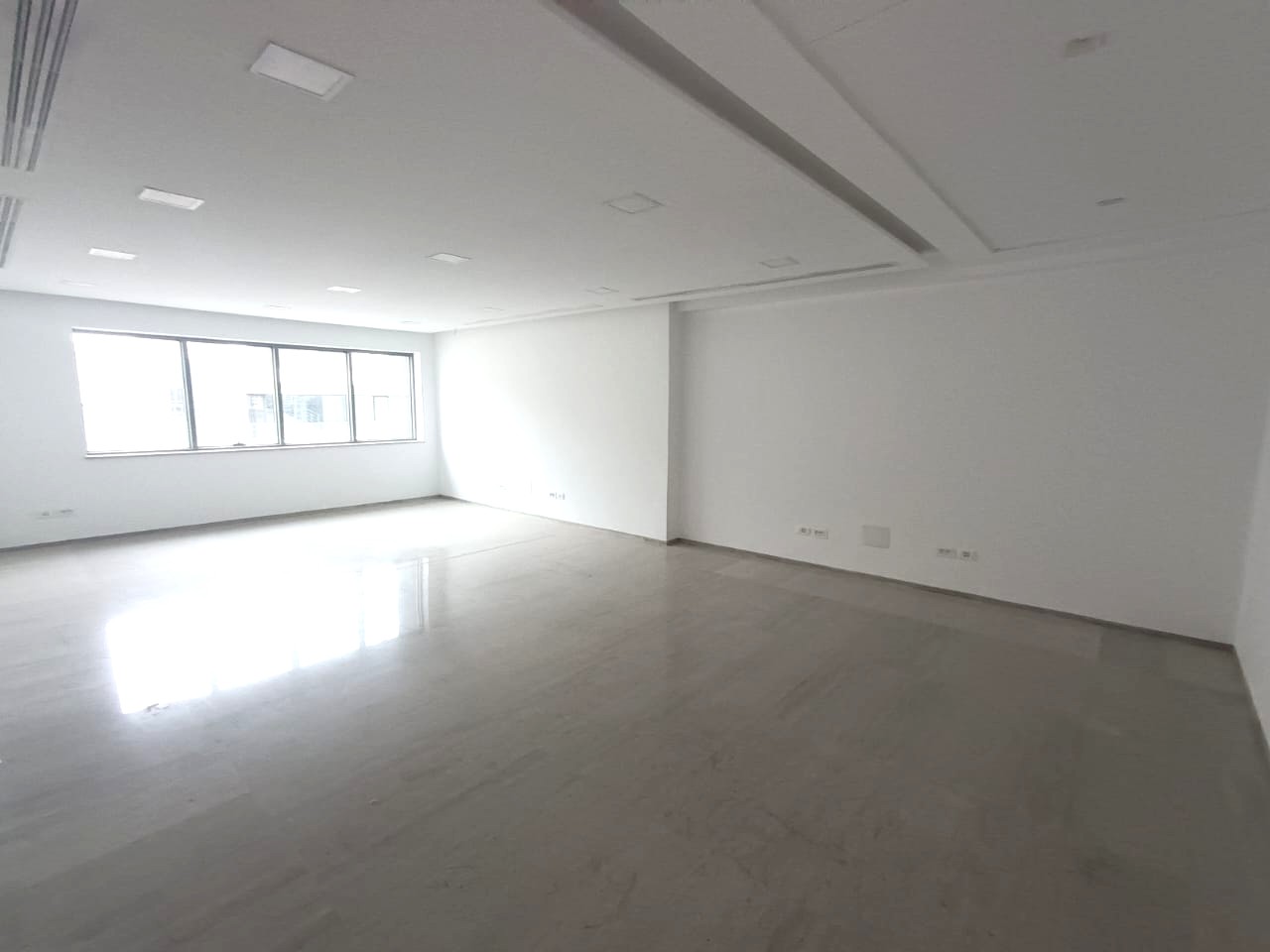 Un bureau a5 de 161m2 au lac 2