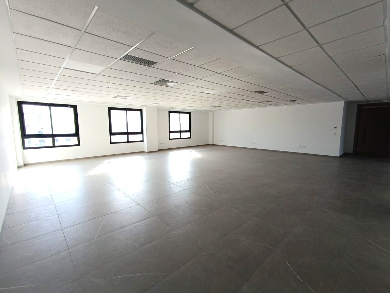 Un plateau de 183m2 au lac 2