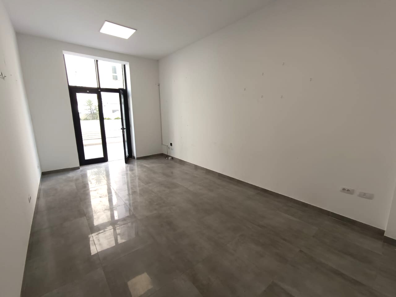 Un bureau de 35m2 au lac 2