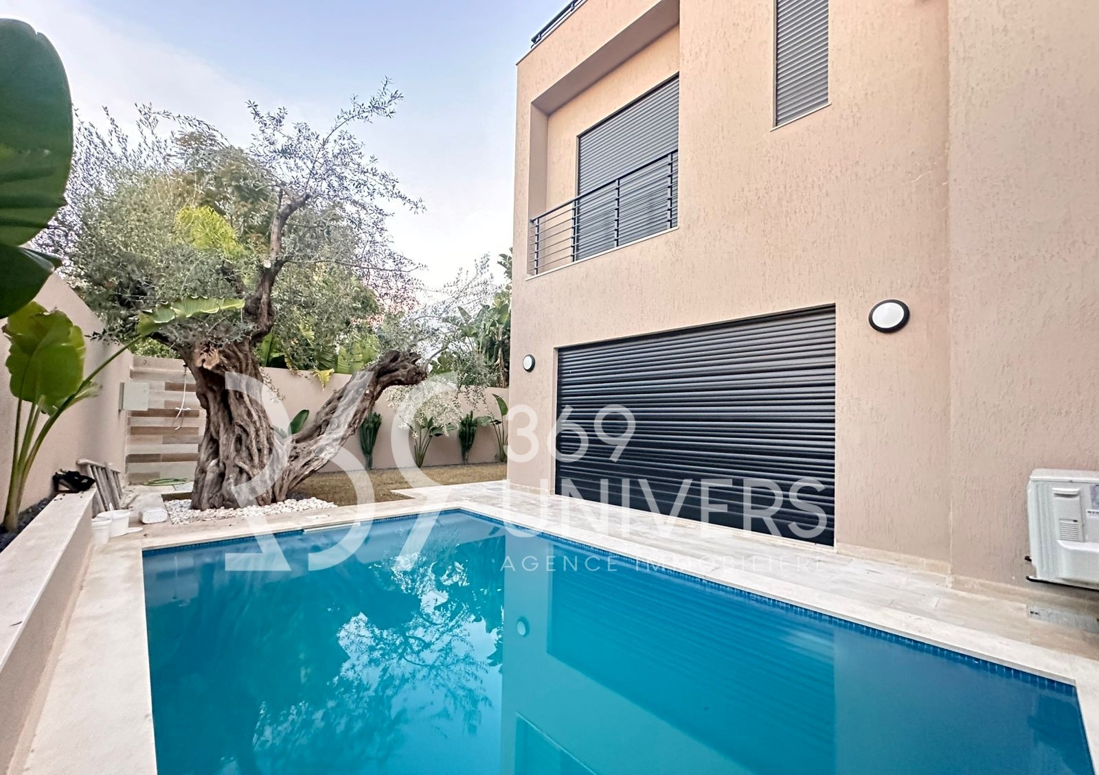 Villa neuve avec piscine à gammarth ref rh140