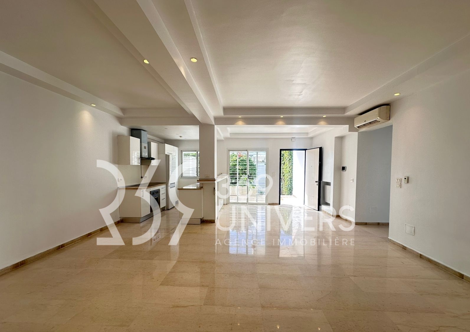 Appartement avec terrasse à la marsa ref ra036