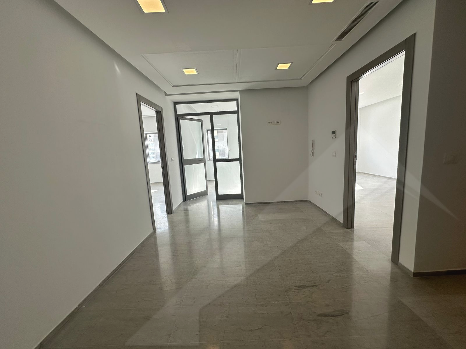Al bureau 94m2 lac2