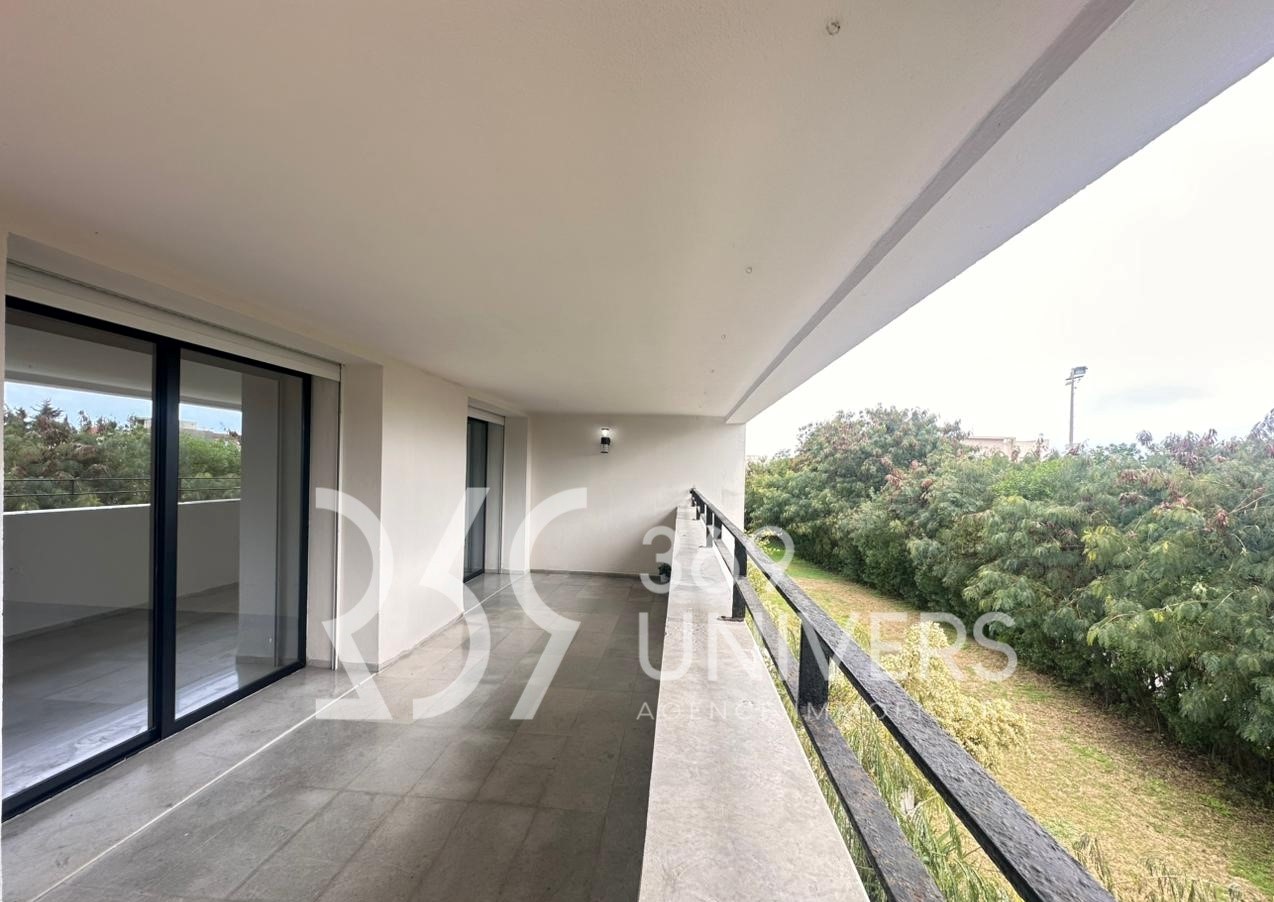 Appartement avec terrasse à la marsa ref ra126
